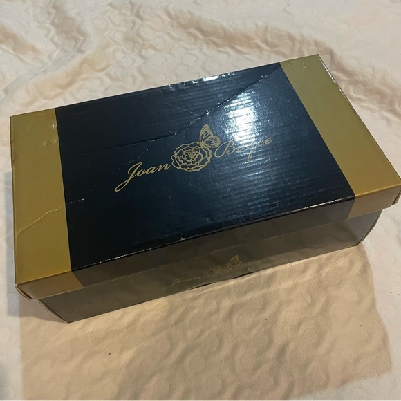 Joan Boyce Bejeweled Heels Women’s 7.5 168885 Tan/ Cream Silver Classic - Picture 10 of 10